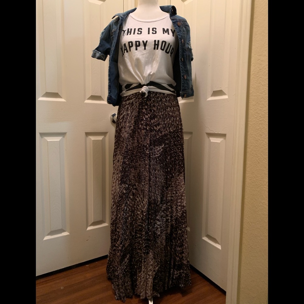 Pleated skirt with elastic waist
